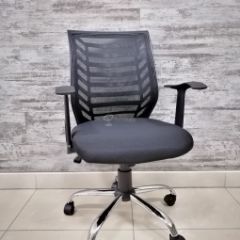 Кресло Barneo K-138 для персонала (черная ткань черная сетка) в Покачах - pokachi.mebel24.online | фото